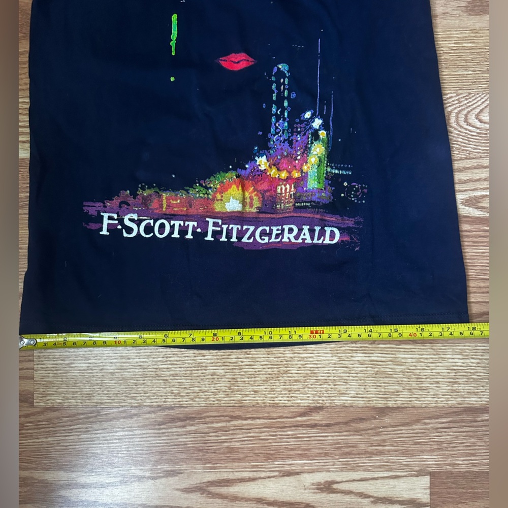 The Great Gatsby Graphic Tee - Picture 8 of 9